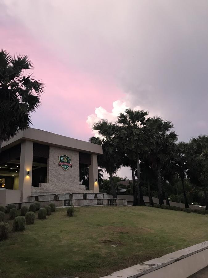 Suwan Golf & Country Club Guest House Nakhon Chai Si ภายนอก รูปภาพ